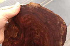 海南黃花梨有幾種顏色？